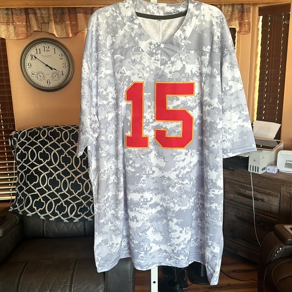 Mahomes Jersey - Picture 3 of 4